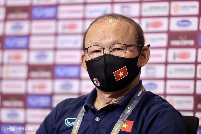 但是，他心里转念又想：刘战这种悍匪，不但反侦查意识非常强，而且根本不可能糊弄得了，现在的当务之急是赶紧把这尊瘟神从珍宝阁请出去，最好是直接从金陵市请出去，他走得越快自然也就越好，所以这时候千万不能节外生枝，万一弄一辆老旧的劳斯莱斯激怒了他，反而容易惹出麻烦。